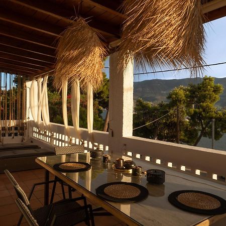 Seaview Apartment - Poros Relaxing Beachfront Flat Poros Town Bagian luar foto