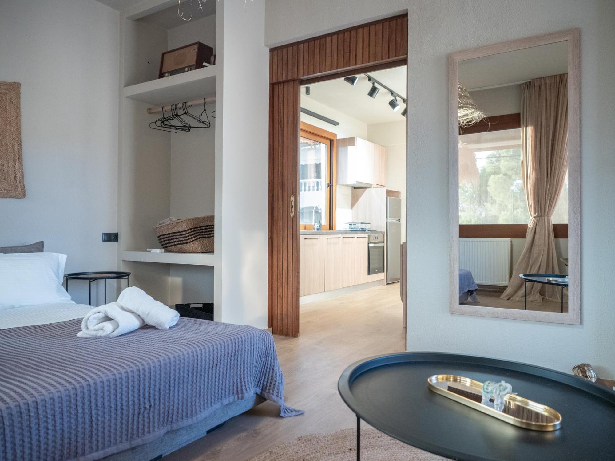 Seaview Apartment - Poros Relaxing Beachfront Flat Poros Town Bagian luar foto