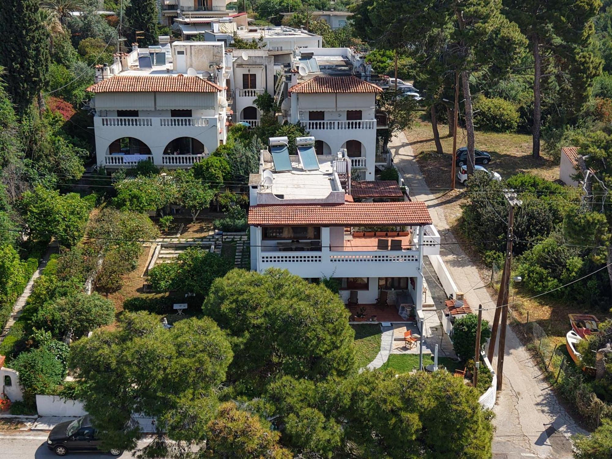 Seaview Apartment - Poros Relaxing Beachfront Flat Poros Town Bagian luar foto