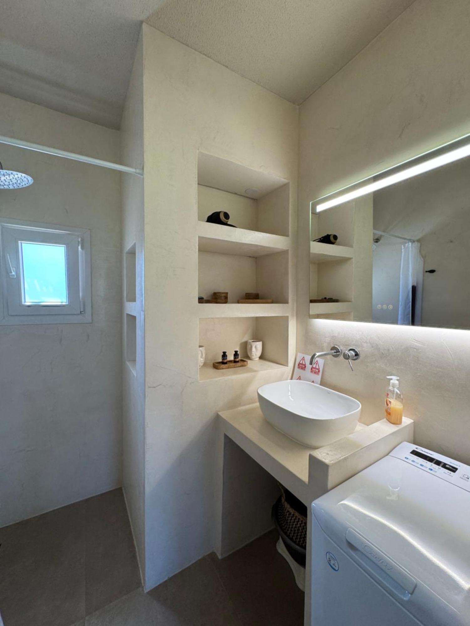 Seaview Apartment - Poros Relaxing Beachfront Flat Poros Town Bagian luar foto